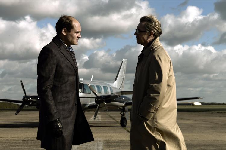 Efterspugt. Den danske skuespiller David Dencik i en scene med Gary Oldman i Filmen 'Tinker Tailor Soldier Spy' . 