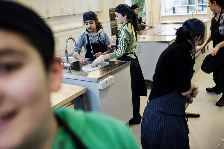 DRENGE. Forskningschef i Kraka, pointerer, at indvandrerdrengene allerede halter bagefter i folkeskolen, og at mange af dem dropper ud af erhvervsuddannelserne. 
