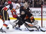 solidt. Frederik Andersen (th) blev valgt til kampens næstbedste spiller i en ny sejr for Anaheim. 