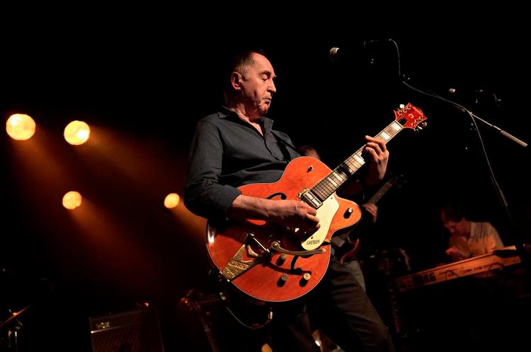 Rockabilly. Niels Skousen sluttede af med 'Go' aften Danmark' i frejdig rockabilly-version, da veteranen viste nye sider af sig selv. 