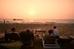 Arambol Beach, Goa. Tømmermænd kan være hårde at klare i 30 graders varme. Men så længe man har en strandstol, og det foregår på Arambol Beach, er det til at klare. Arambol er kendt som Nordgoas backpackerparadis. Her er et sprudlende natteliv, og det er et godt sted at slå sig ned, hvis man er i det festlige humør. Man kan dog gå rundt om pynten, godt en kilometers gang fra centrum, hvor stranden er mindre befærdet. Her er restauranter og mulighed for at bo i bungalows. 