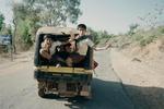Gokarna, Karnataka. Motoriserede rickshaws findes alle steder i Indien, og man bliver lige forbavset, hver gang man ser, hvor mange de formår at få om bord i denne forvoksede knallert. Trafikken kan mange steder virke uoverskuelig, men kører man forsigtigt og husker at køre i venstre side, skal det nok gå. For scooteren er det bedste transportmiddel og den ideelle måde at se det smukke landskab på. Man kan køre lovligt, hvis man har normalt dansk kørekort til bil. 