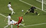 erfaren. Everton-målmand Tim Howard (th) i kamp for det amerikanske landshold mod Belgien ved VM. 