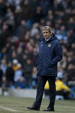 Iagttagelser. Manuel Pellegrini ser en kende anstrengt ud her, men efterfølgende gav han masser af roser til sine spillere. Jon Super/AP 
