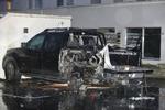 BILRESTER. Resterne af bil, som blev beskadiget under bombeeksplosionen i Malmø i morges, skal undersøges af svensk politi, som også skal forsøge at finde ud af, hvilken type sprængstof, der er blevet brugt. 