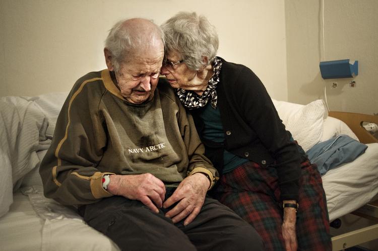 Forberedelse. Man kan forberede begravelsen, men ikke sorgen, mener 91-årige Iben og Aage Kjems, der har været gift siden 1972. 