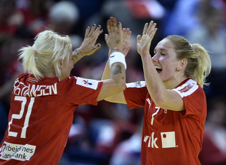 UDTAGET. I deres roller som playmaker og fløjspiller skilte Karina Kristiansen og Maria Fisker sg ud i den danske trup. 