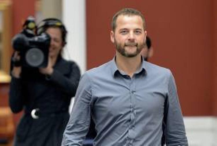 Kritik. Ifølge økonomi- og indenrigsministeren er der en tendens til, at selv stærke og privilegerede medborgere - uanset om det er midlertidigt ledige, studerende, ældre eller indvandrere - har fokus på at modtage. Og mindre fokus på at yde først. 