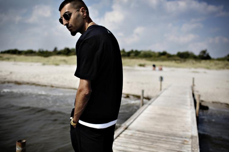 Rygerrap. S!vas Torbiati fra Brøndby Strand vender både det danske sprog og virkeligheden på vrangen. 