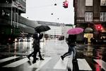 Regnvejr. Juleaften bliver våd. Senere kommer kulden. 
