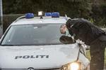 Politidrab. En ung mand påkørte tre politibiler, før han blev skudt. 