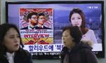 Internationalt. Filmen 'The Interview' er en komedie om to journalister, der besøger Nordkorea og myrder lederen Kim Jong-un. Nu er filmens premiere udsat på grund af trusler. 
