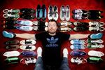 Fetich. Komiker Thomas Hartmann har næsten 50 par Adidas-sko, men nu stopper det, har han lovet sig selv. 
