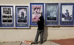 Først var planen, at Hollywood-komedien 'The Interview' skulle vises i juledagene. Det blev i første omgang forhindret af en gruppe hackere som menes at stamme fra Nordkorea. Nu er to amerikanske biografer så alligvel klar til at vise filmen. 