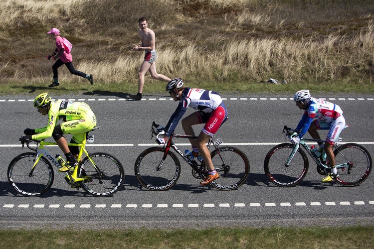 Giro d'Italia i 2012 havde danske Herning som startby. Her er tre ryttere i udbrud på 2. etape ved Søndervig ud til Vesterhavet. 