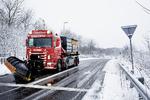 Nedbør. I går vågnede det meste af Danmark op til sne, og det lader til at sneen bliver liggende. Her er det snerydning ved frakørsel fra Hillerødmotorvejen til Ring 4 i Bagsværd. 