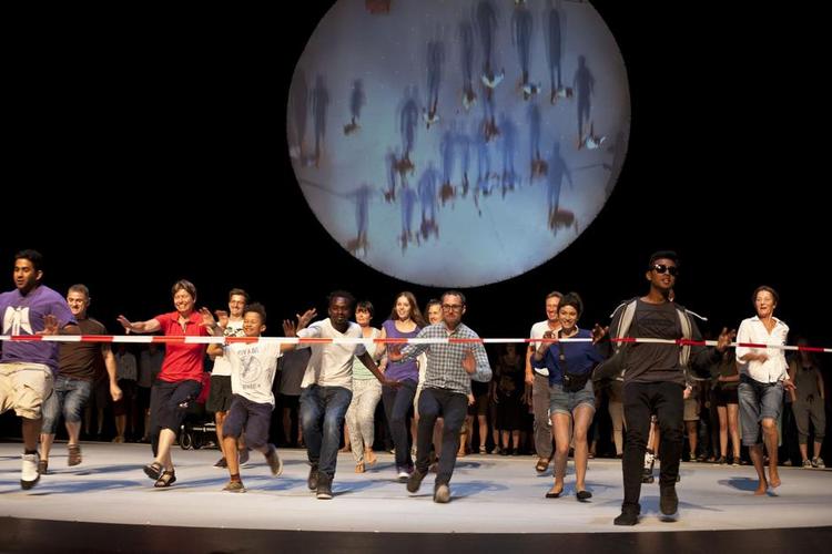 kollektivt. 100 københavnere deltog sidste år i forestillingen '100 % København', som var et samarbejde mellem det tyske teaterkollektiv Rimini Protokoll og Københavns Internationale Teater. 