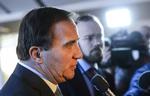 aftale. Den svenske statsminister Stefan Löfven (S) kan fortsætte som statsminister i Sverige. Han har aflyst et annonceret valg og indgået en aftale med den borgerlige opposition. 
