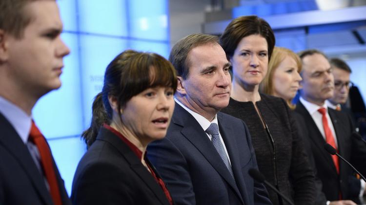 Samarbejdsaftale. Sveriges mindretalsregering indgik i dag en aftale med den borgerlige blok for at holde det indvandrerkritiske Sverigedemokraterne uden for indflydelse. 