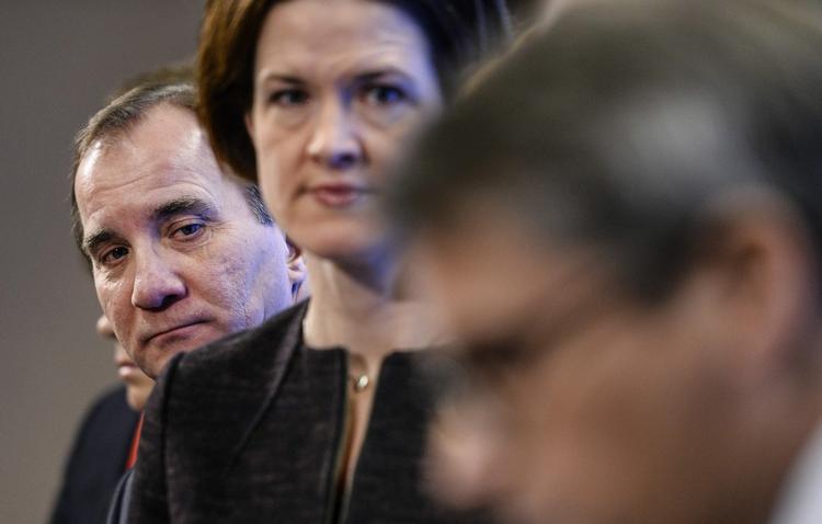Duo. Moderaternes leder, Anna Kinberg Batra, har her statsminister Stefan Löfven i ryggen i mere end én forstand. 