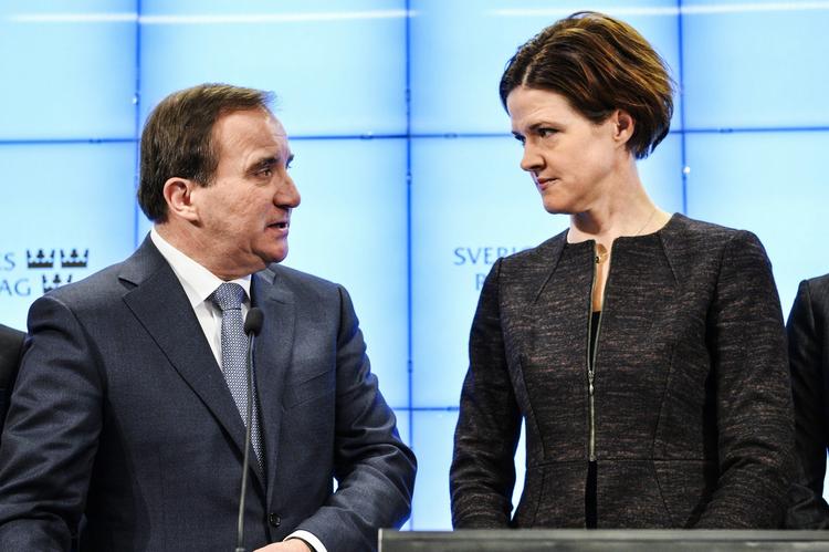 Kritisk. Stefan Löfven og Anna Kinberg Batra var hovedpersonerne i den nye 'decemberaftale', men dermed er alle uenigheder ikke lagt bag dem. 