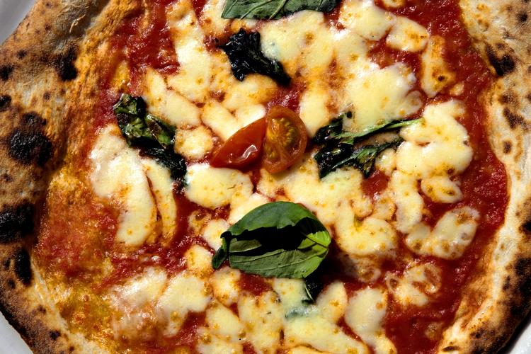 Mmm. Pizza er en klassisk tømmermænds-spise - men måske man skulle prøve noget nyt i år? 