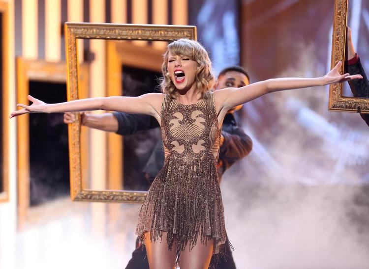 opgør. Taylor Swift holdt ikke alene hendes album '1989'  væk fra streamingtjenesterne, men trak også hele sit bagkatalog væk fra giganten Spotify. Der var mange spekulationer om, hvorfor Swift og hendes pladeselskab spillede med musklerne. 