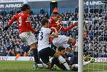 TÆT. I første halvleg var Manchester United flere gange tæt på Tottenhams mål. 