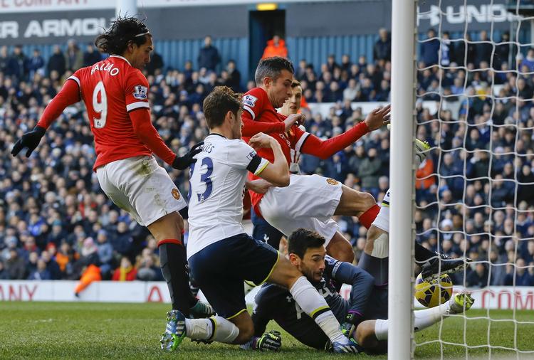 TÆT. I første halvleg var Manchester United flere gange tæt på Tottenhams mål. 