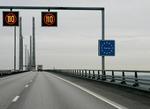 Stramning. På selve Øresundsbroen må man køre 110 km/t, men kun 90 km/t i den første tunnel. Politiet skærper fartkontrollen i 2015. 