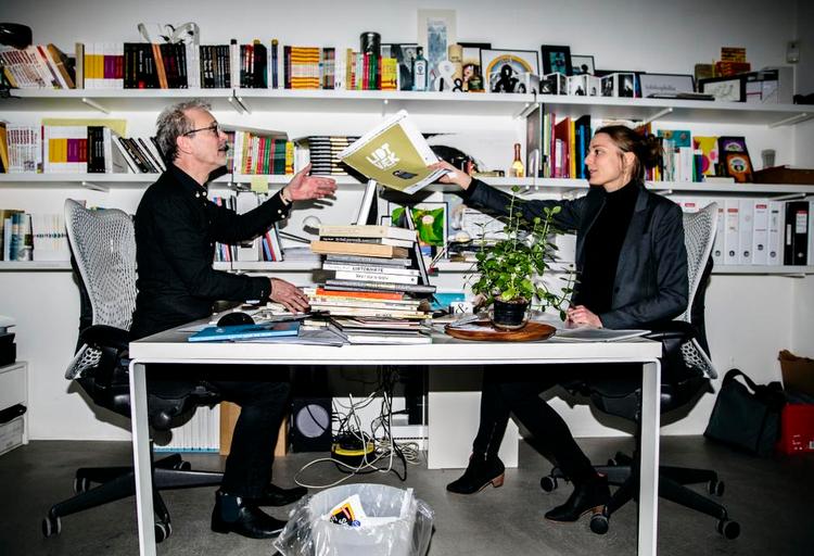 Bøger. Bjarne Jensen og Jeanne Dalgaard vil beholde den frihed, det giver at være små. 