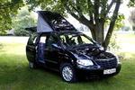 Ombygget. En Chrysler Voyager camper har her klappet taget op. Nuværende ejere skal tjekke, at alt campinggrejet stadig findes i bilen 