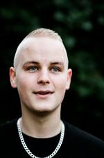Frontløber. 18-årige Nicolai Broløs kan i dag håndtere den vrede, som før kunne få ham til at slå ting i stykker eller at komme op at slås. 