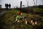 Ulykke. Her til aften blev der lagt blomster og lys ved det sted ved Skjellerup, hvor to unge mænd i nytårsaften mistede livet i en fyrværkeriulykke. 