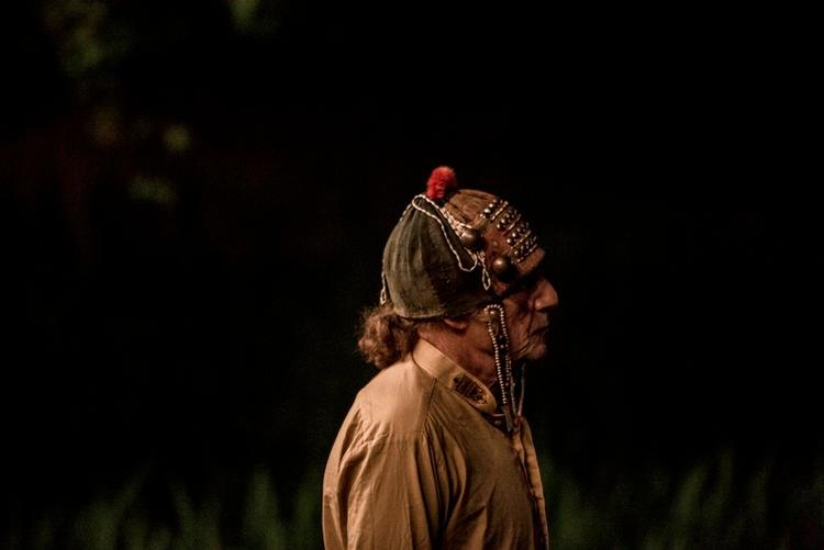 Ritual. Thomas Konrad (spillet af Jesper Christensen) førte gæsterne på Grønnegården igennem et sært dåbsritual, der nær havde fået en skæbnesvanger udgang. 