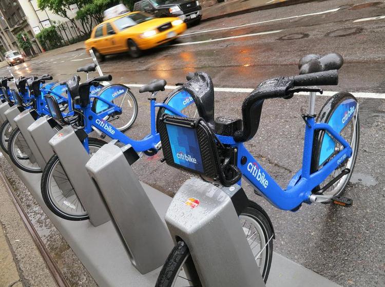 opgradering. Der kommer flere bycykler på gaden i New York i 2015, og de vil dække en større del af byen. 