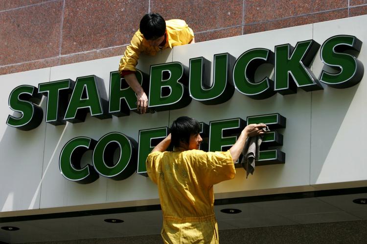 normbryder. Analytikere giver Starbucks æren for den moderne cafékultur, der er blevet bygget op i Kina. 