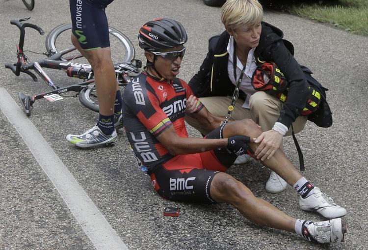 overfaldet. Darwin Atapuma røg i asfalten på 7. etape af Tour de France 2014 og måtte trække sig fra løbet. 
