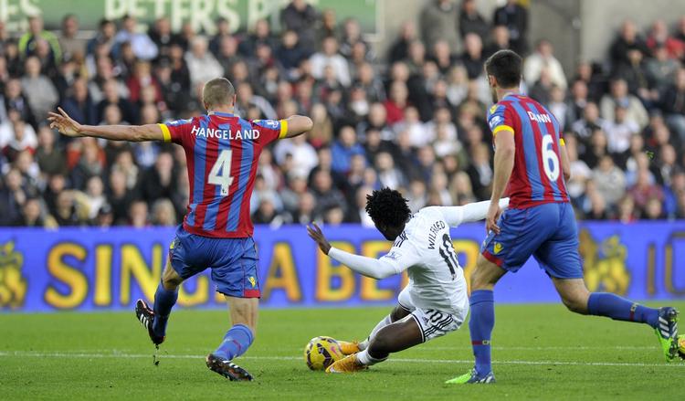 topscorer. Wilfried Bony scorer for Swansea mod Crystal Palace i november fra nærmest liggende stilling. 
