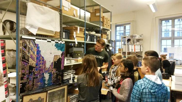 Besøg. Elever fra 5. klasse på Blågård Skole på besøg på Københavns Museum. De skal være med til at skabe en udstilling om børns liv i København, som kan opleves på museet fra 26. marts. 