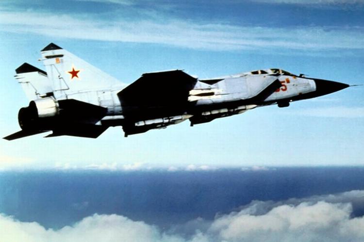 KAMPFLY. Det russiske flyvevåben moderniserer nu en række MiG-31-maskiner, der blandt andet skal kunne operere over Arktis. 