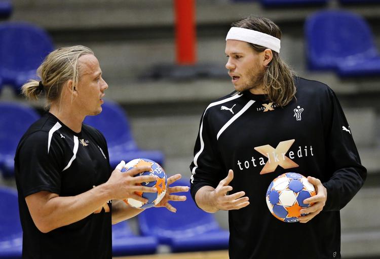 TVIVLSOM. Om Mikkel Hansen (th.) skal have Morten Olsen med som holdkammerat til VM, afgøres på onsdag. 