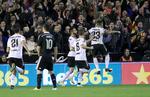2-1. Valencias sejrsmål af Nicolas Otamendi bliver fejret. 