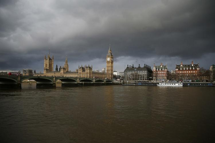 Skræmmende. Flere parlamentsmedlemmer er ifølge 'Nick' involveret i den meget uhyggelige sag om en organiseret pædofiliring i Englands magtcentrum i 70'erne og først i 80'erne. 