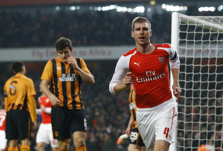 1-0. Med et hovedstød efter et hjørnespark satte Per Mertesacker gang i Arsenals målscoring mod Hull. 