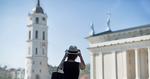 Vartegn. Vilnius' kirker er fantastiske, og der er mange af dem – 28 blot i den indre by. Her er det domkirken. 
