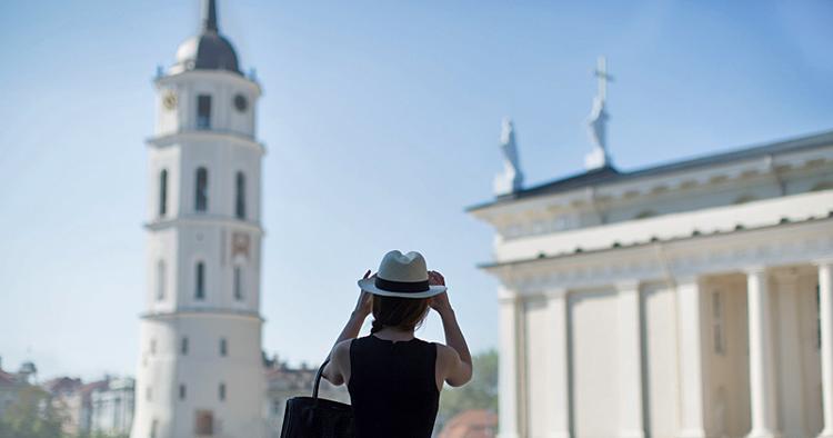 Vartegn. Vilnius' kirker er fantastiske, og der er mange af dem – 28 blot i den indre by. Her er det domkirken. 