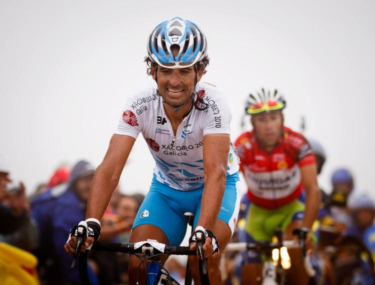 frifundet. Ezequiel Mosquera krydser målstregen som sejrherre på 20. etape af Vueltaen i 2010. 