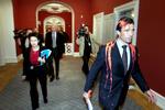 KRIGSMOTIV. Daværende statsminister Anders Fogh Rasmussen (V) blev i 2003 i statsministeriet overhældt med rød maling af aktivister fra gruppen Globale Rødder. Aktionen blev begrundet med regeringens støtte til Irakkrigen. 