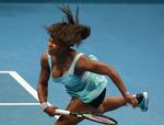 opkvikker. Serena Williams havde brug for en stærk kop kaffe for at komme tilbage efter et æg i første sæt mod Flavia Pennetta. 